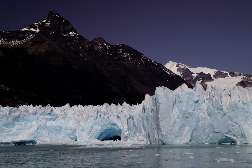 Glaciar Perito Moreno, uno de los tantos vulnerados en Argentina a causa de la reforma de la Ley de Glaciares.